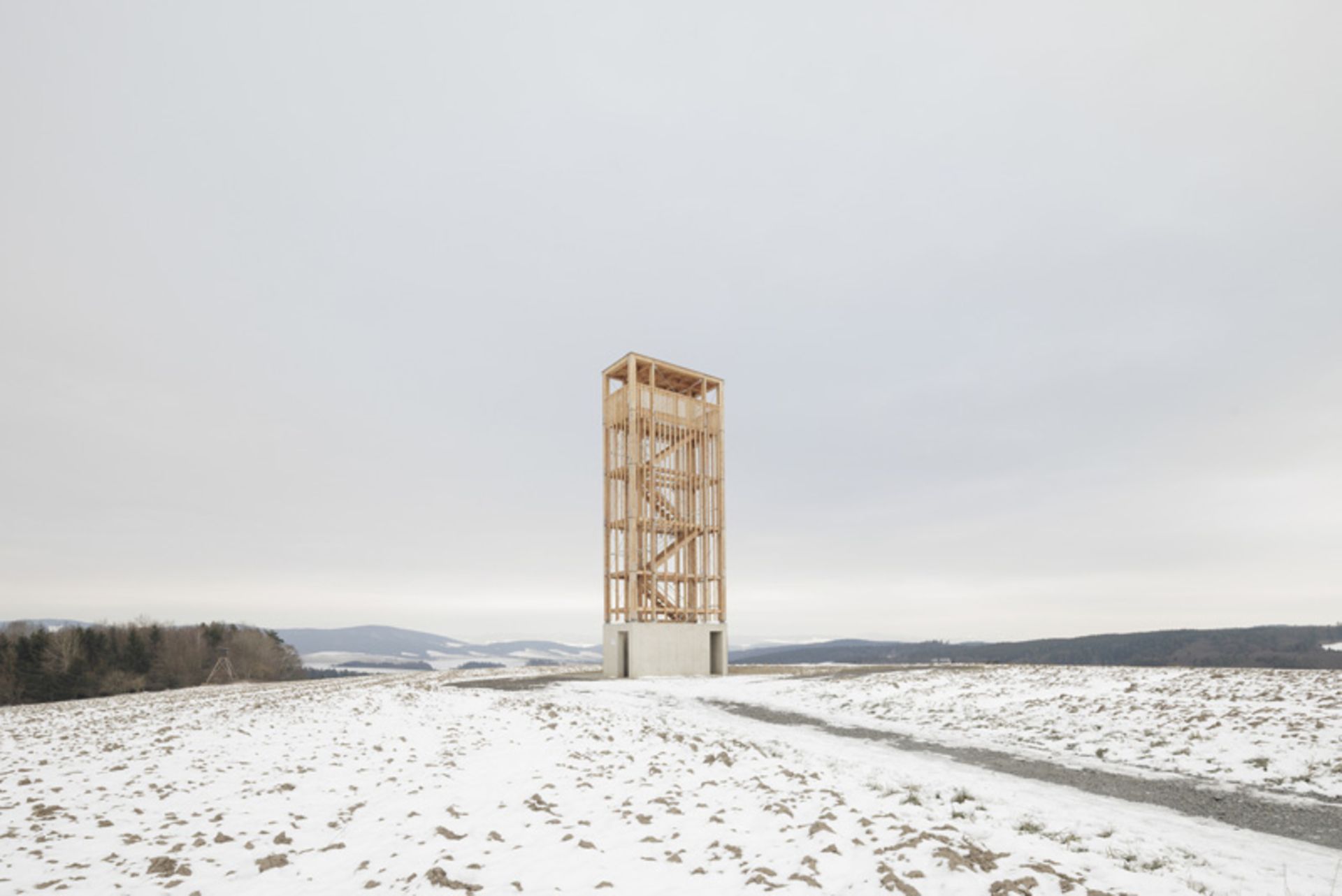 برج مراقبت میان برف