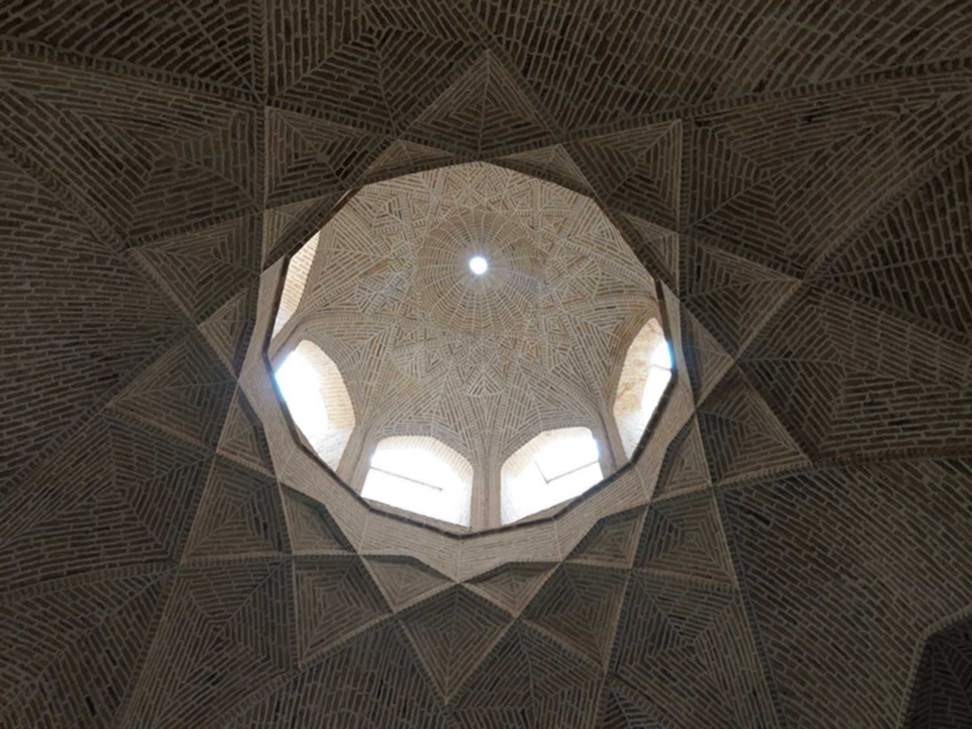 سقف زیبای آسیاب آبی اشکذر