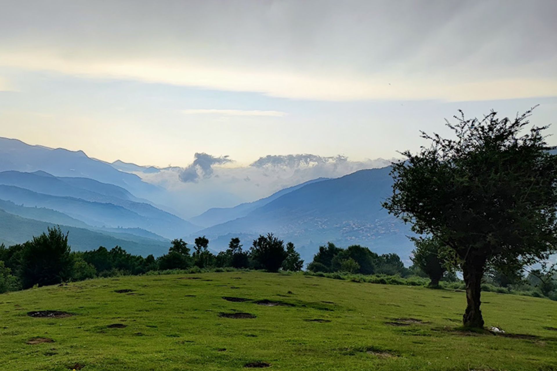 چشم انداز روستای فیلبند از جنگل فیلبند