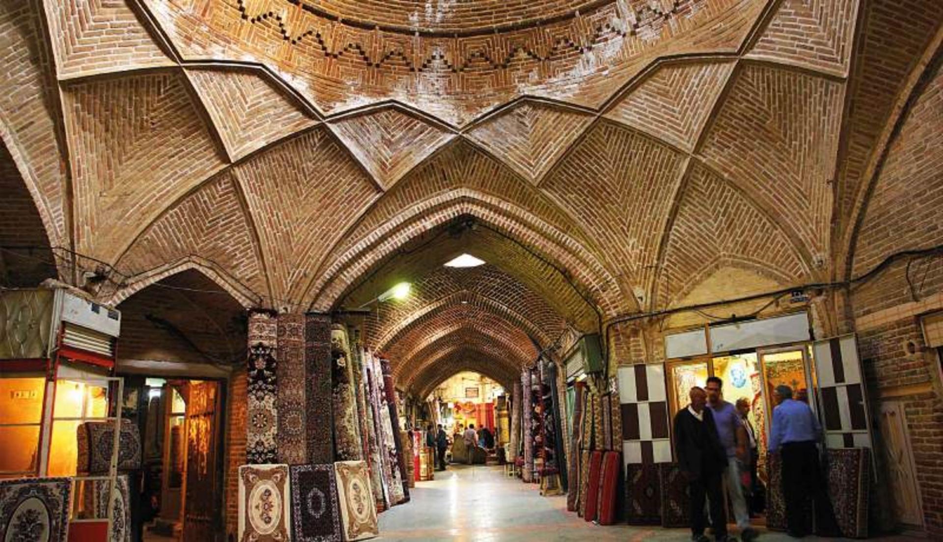 فضای داخلی بازار همدان