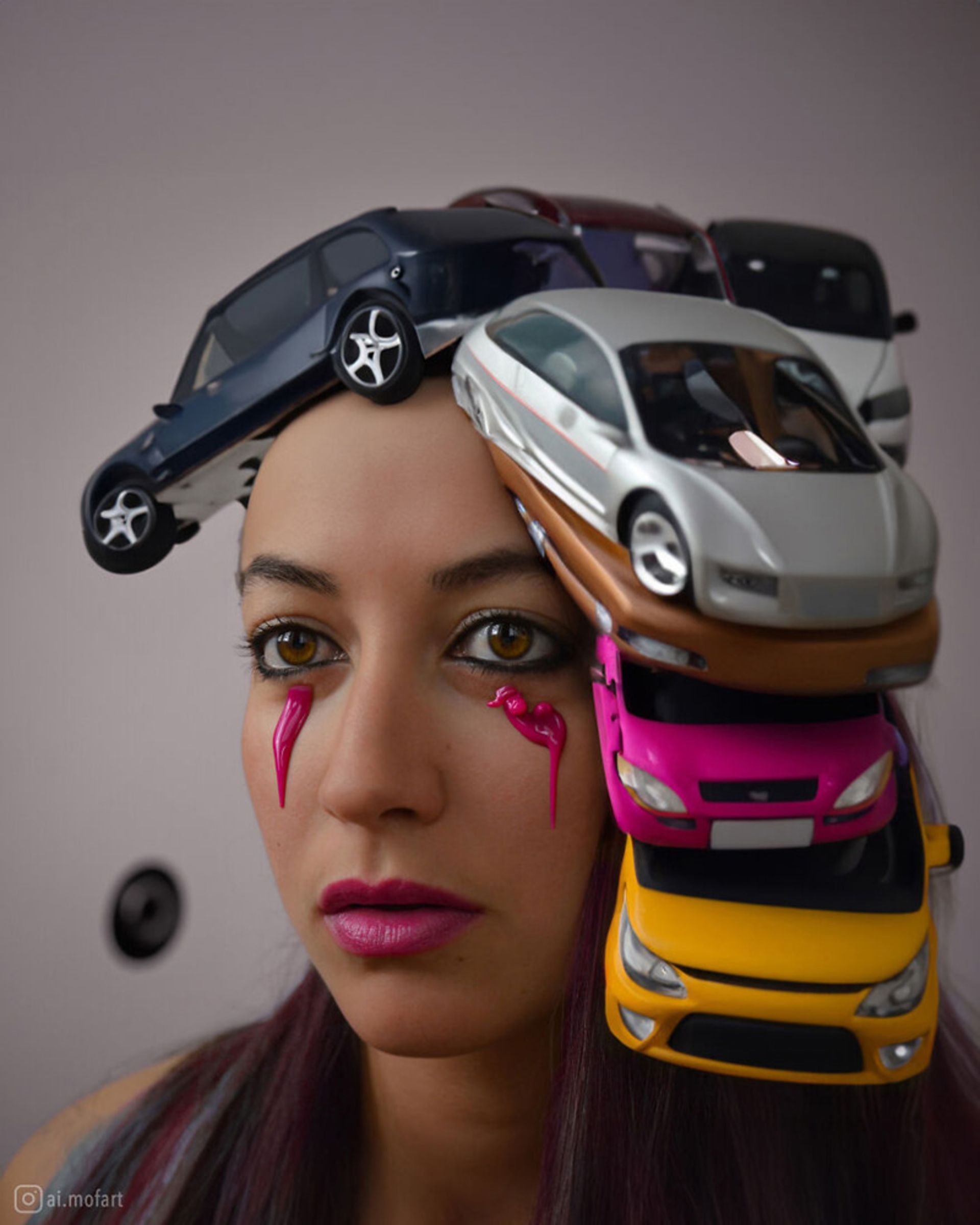 پرتره زنی با خودروهایی بر سر