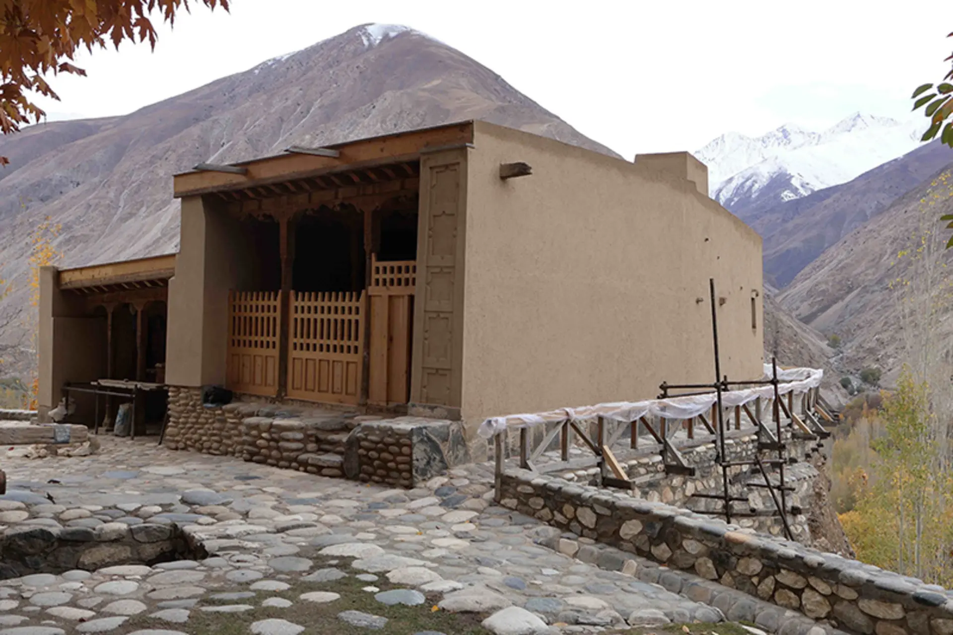 محل دفن ناصرخسرو قبادیانی در افغانستان