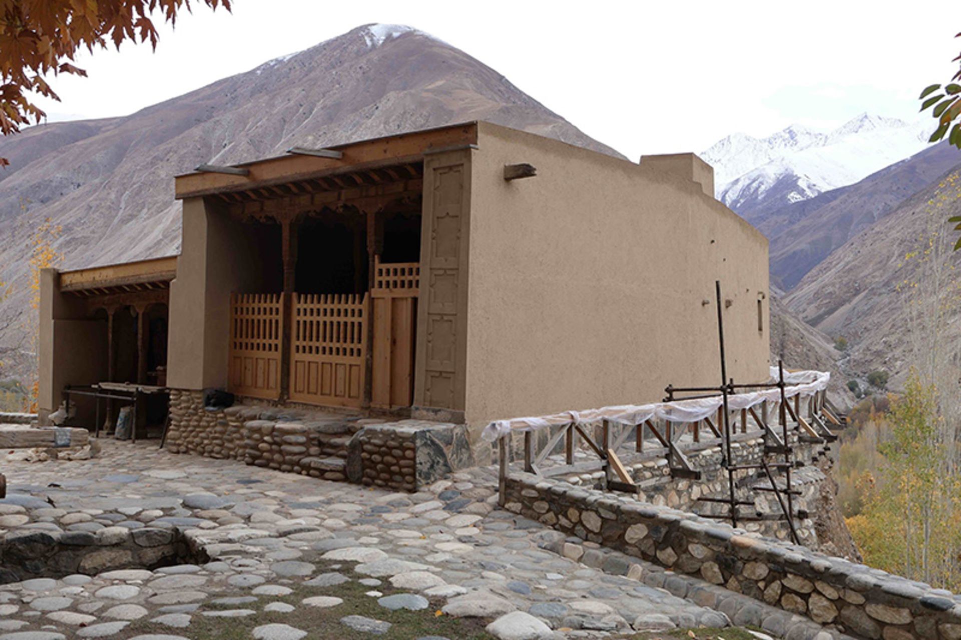 محل دفن ناصرخسرو قبادیانی در افغانستان