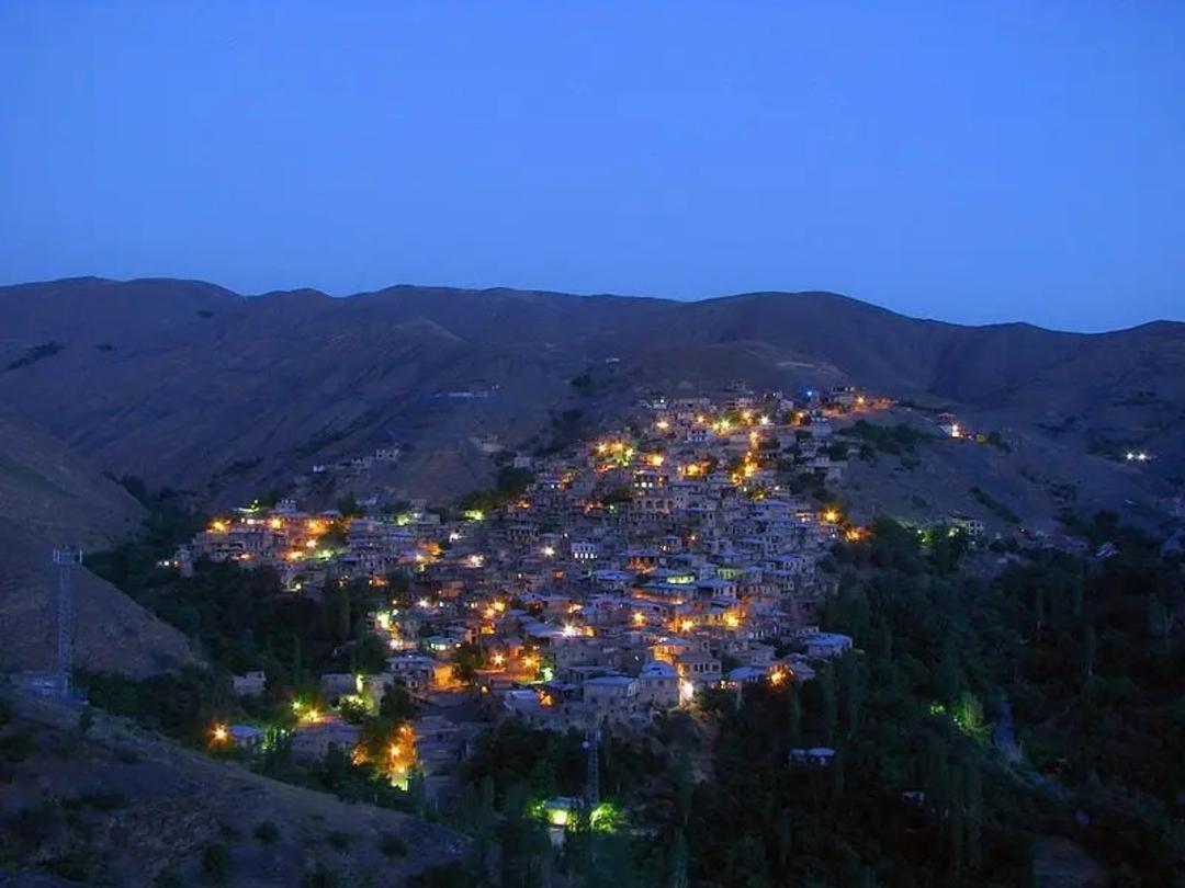 روستای کنگ در شب