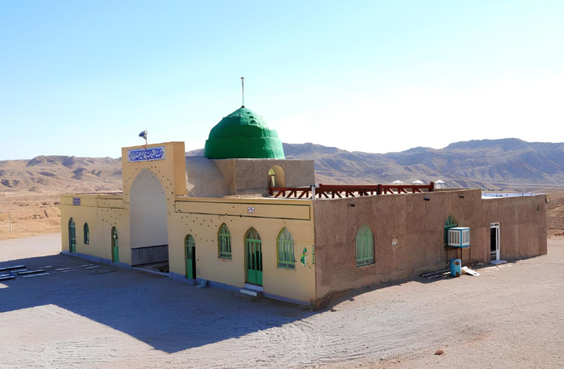 مزار سید محمد بن جعفر طیار در روستای ازمیغان