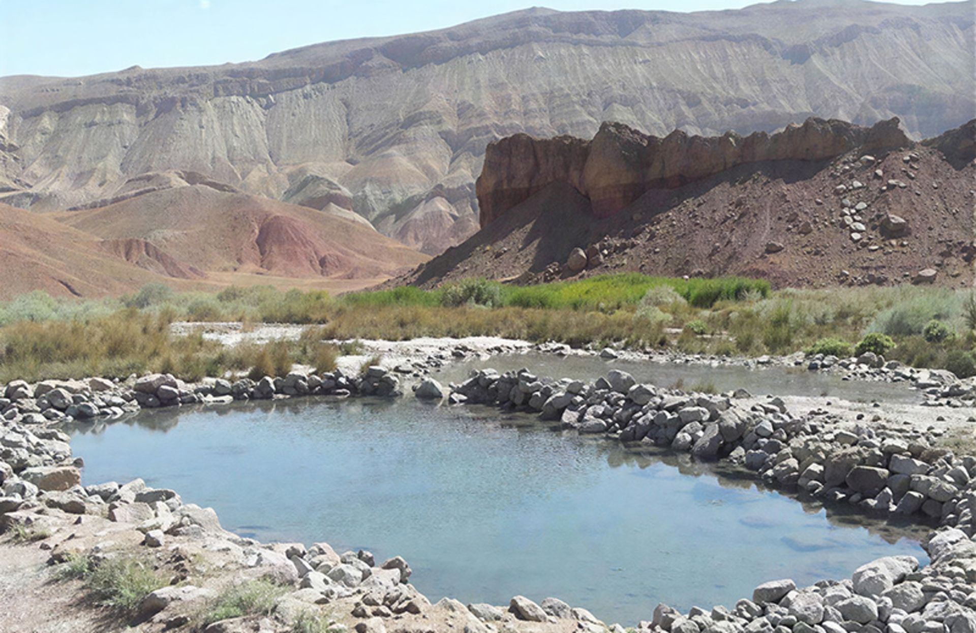 چشمه آب گرم ماستخور در دشت های اطراف منجیل و رودبار