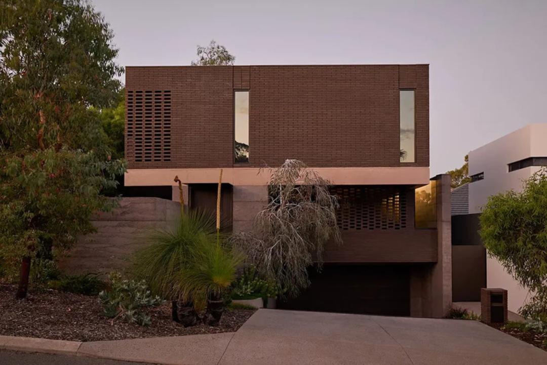 خانه با نمای آجری