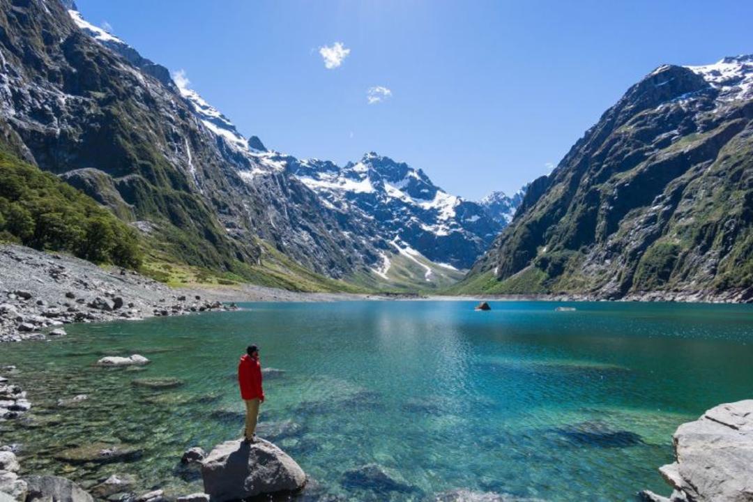 دریاچه کوهستانی در نیوزلند