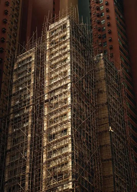 داربست‌های بامبو (Bamboo Scaffolding) پوششی از ساختمان‌های بلندمرتبه در هنگ کنگ