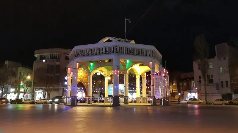 نورپردازی میدان سرچشمه اردبیل در شب