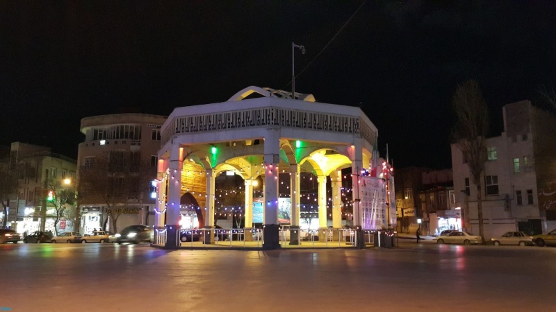 نورپردازی میدان سرچشمه اردبیل در شب