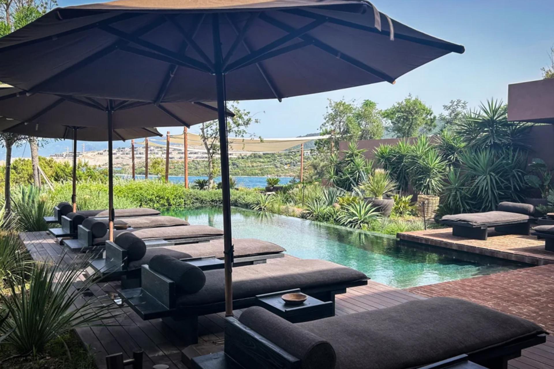 استخر ویلا اسکورپیو