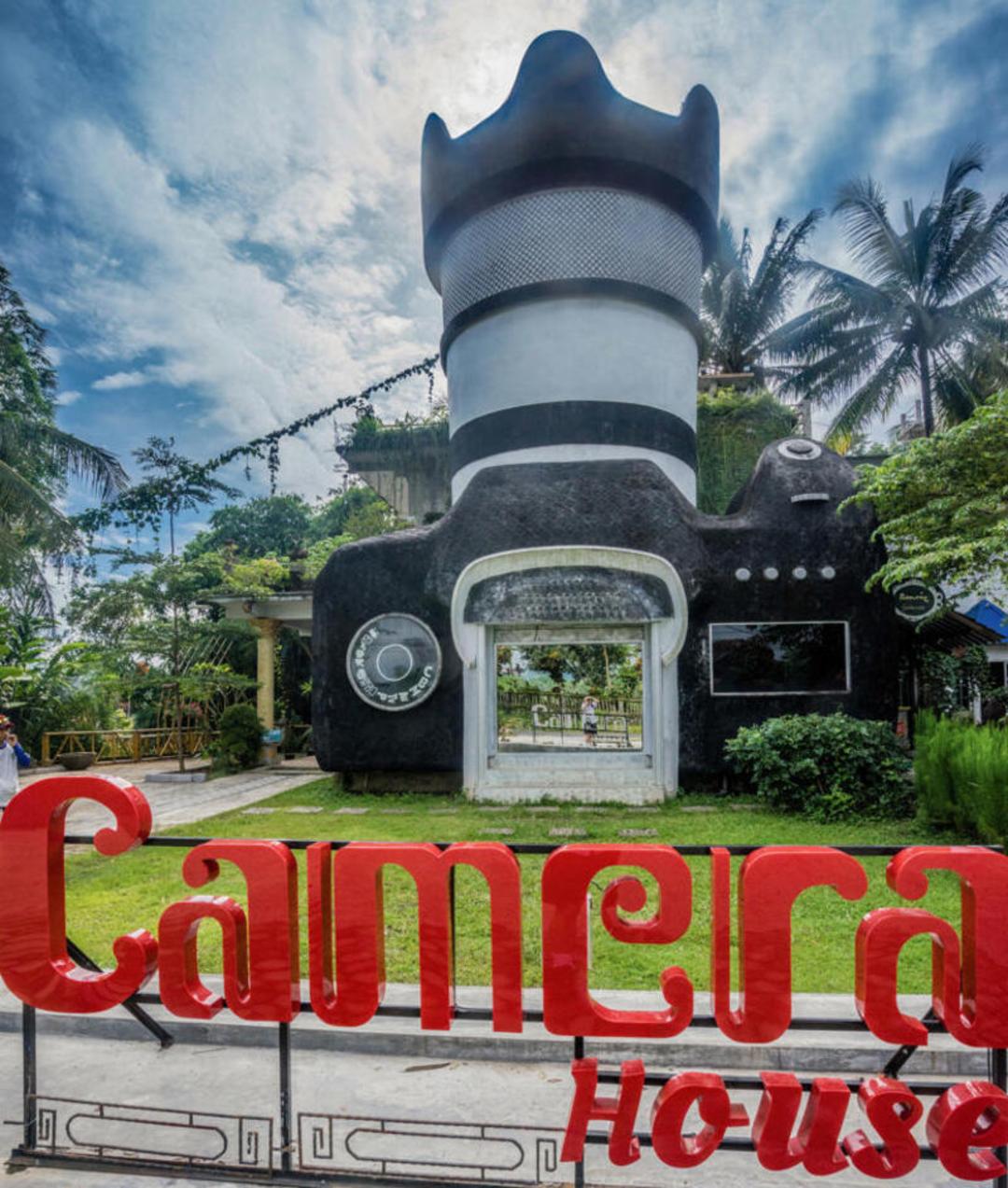 ساختمان دوربین عکاسی (Camera House) با معماری منحصر‌به‌فرد در فضای سبز