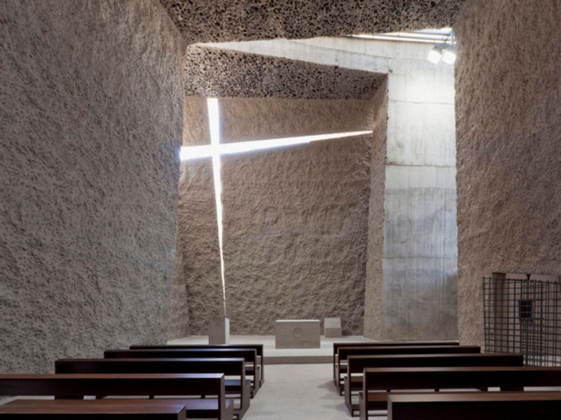 نمای داخلی از کلیسای نجات‌دهنده مقدس در اسپانیا 