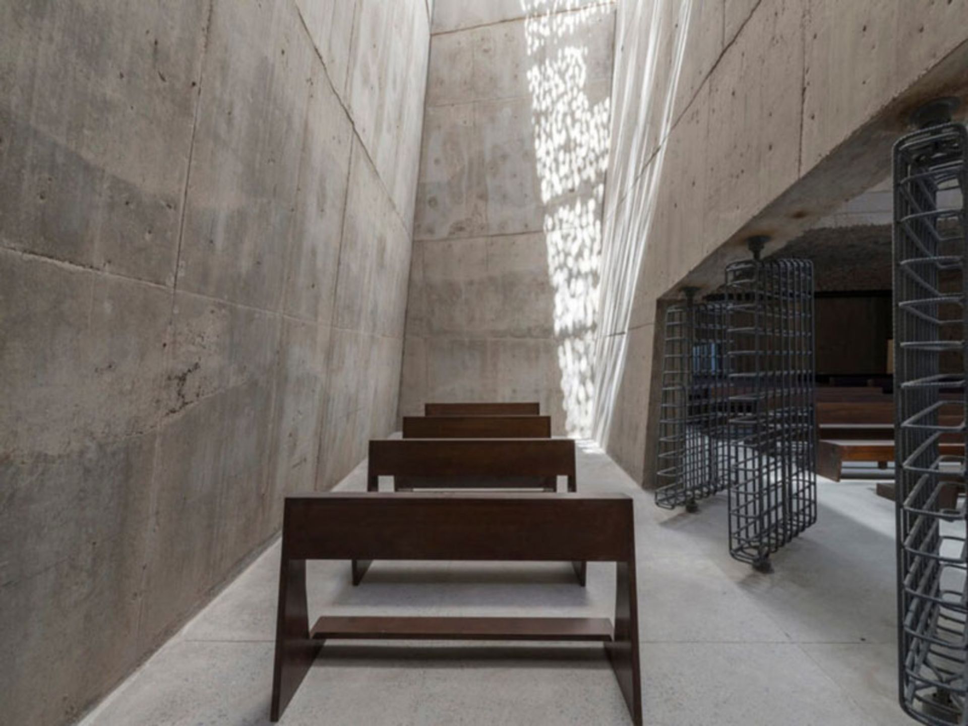 فضای داخلی از کلیسای ناجی مقدس در اسپانیا 