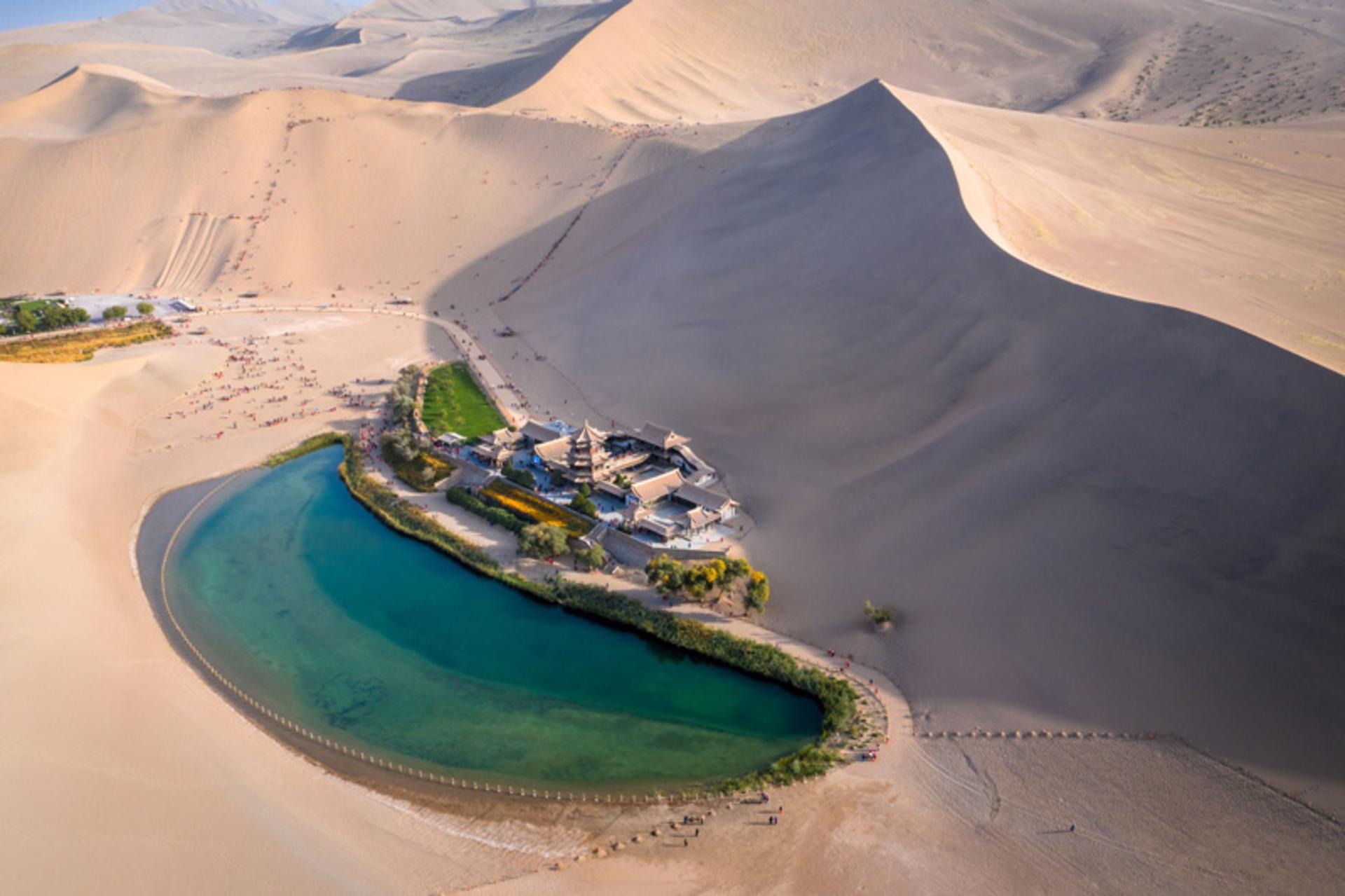 واحه‌ در بیابان گبی در چین