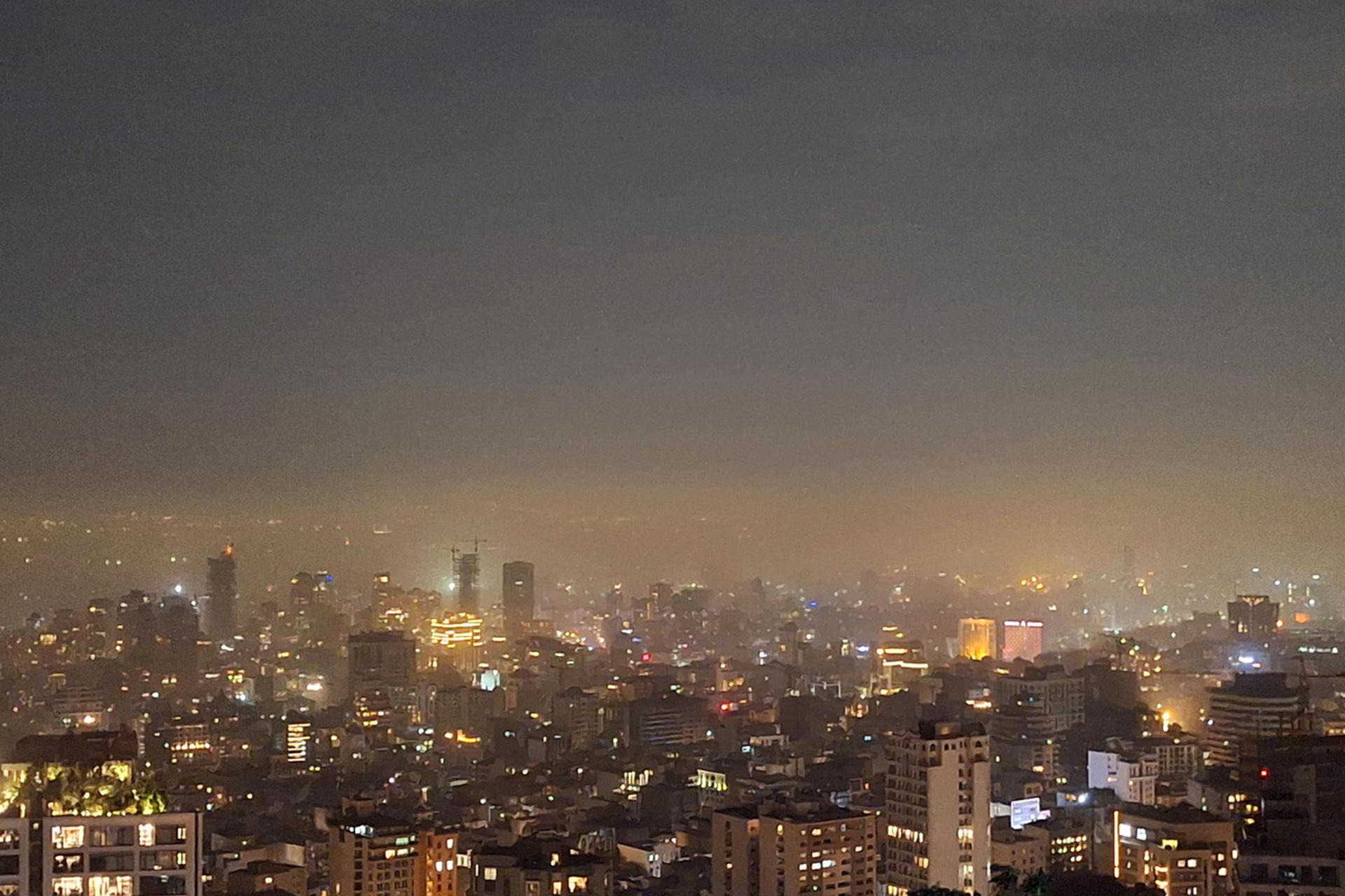تصویر ترسناک شب گذشته تهران؛ پایتخت زیر گرد و خاک خطرناک!