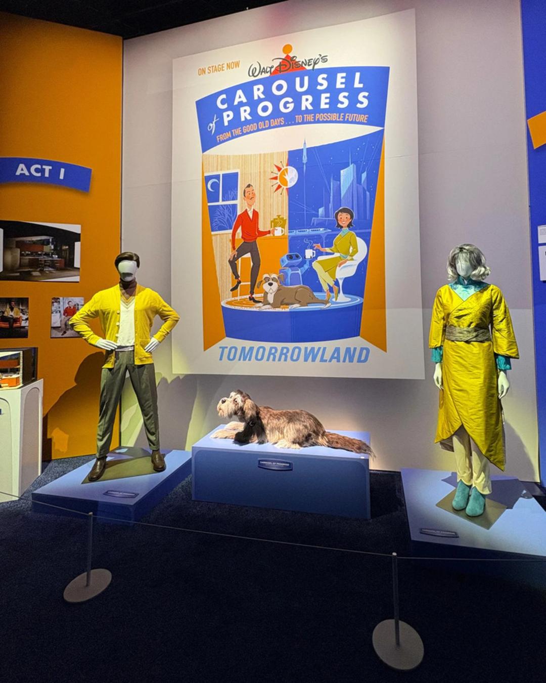 مجموعه عروسک‌ها و پوستر نمایش کاروسل پرگرس (Carousel of Progress) در دیزنی‌لند