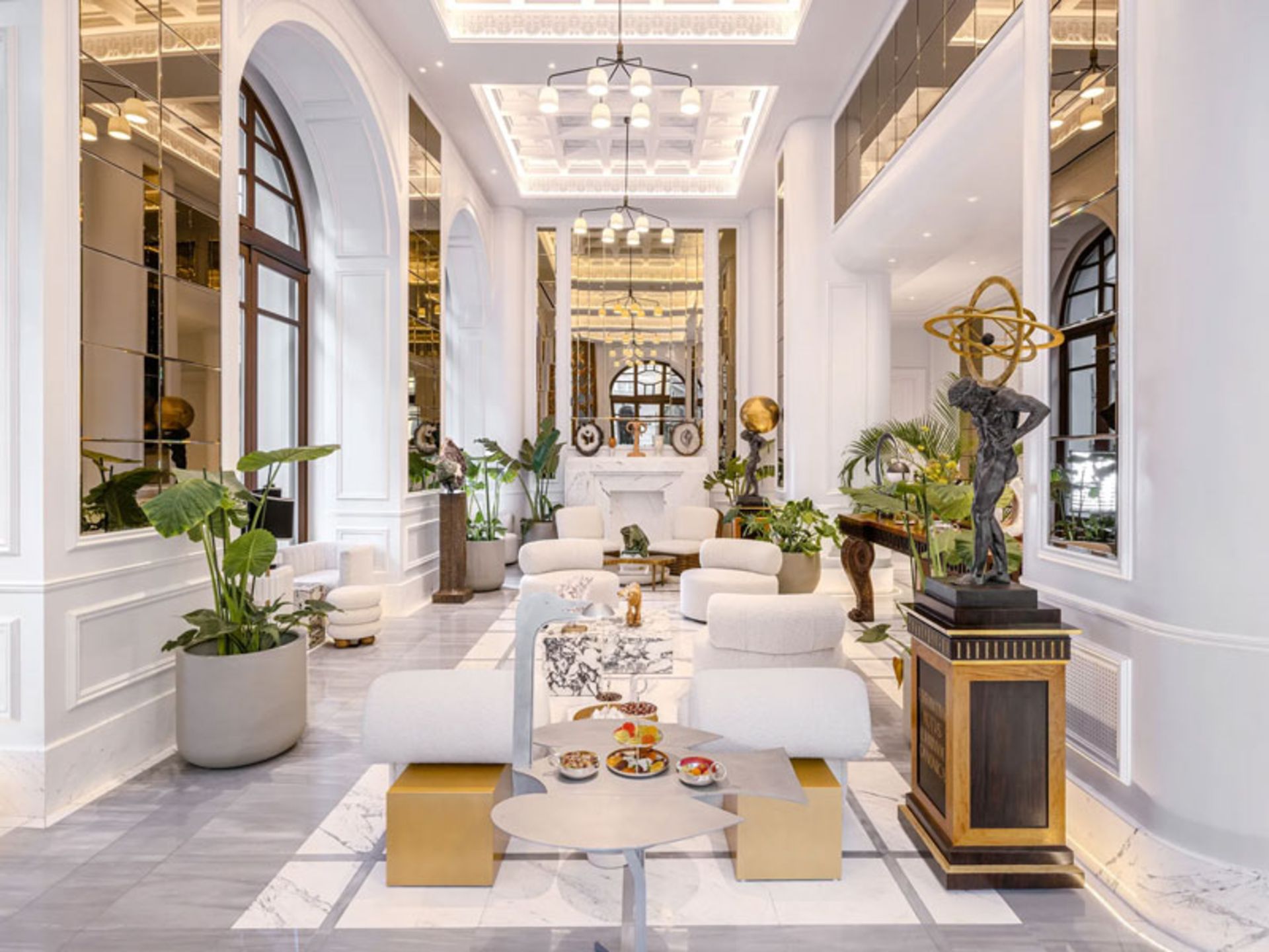 فضای داخلی هتل دالی در آتن، یونان 