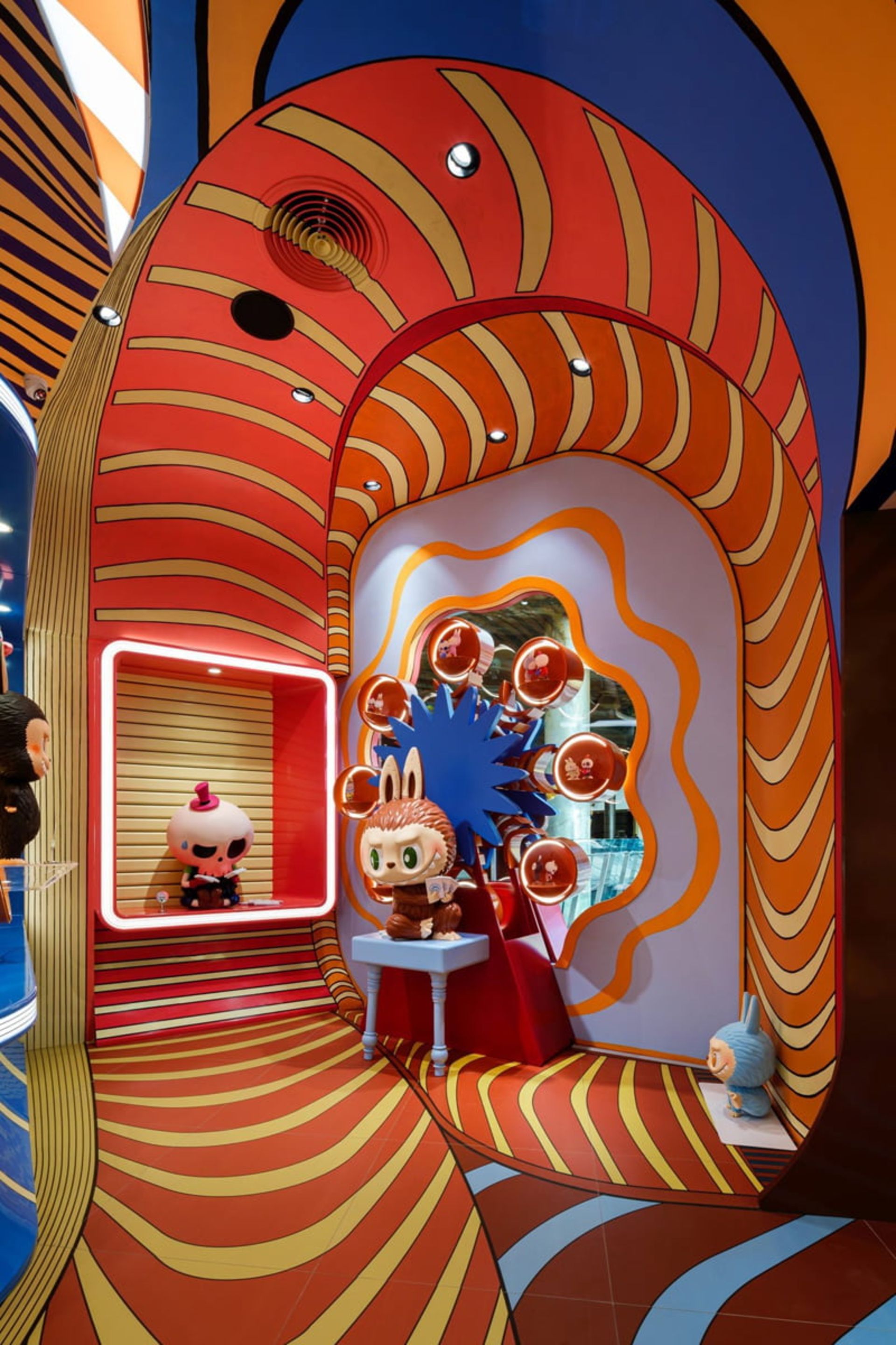 دالان بازی نارنجی  مواج در فروشگاه پاپ مارت