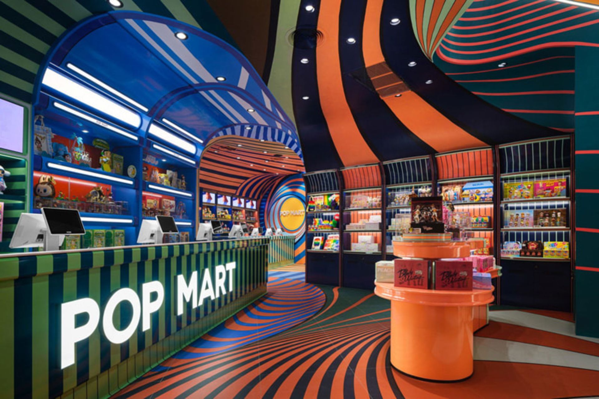 پیشخوان فروشنده در فروشگاه پاپ مارت تایلند