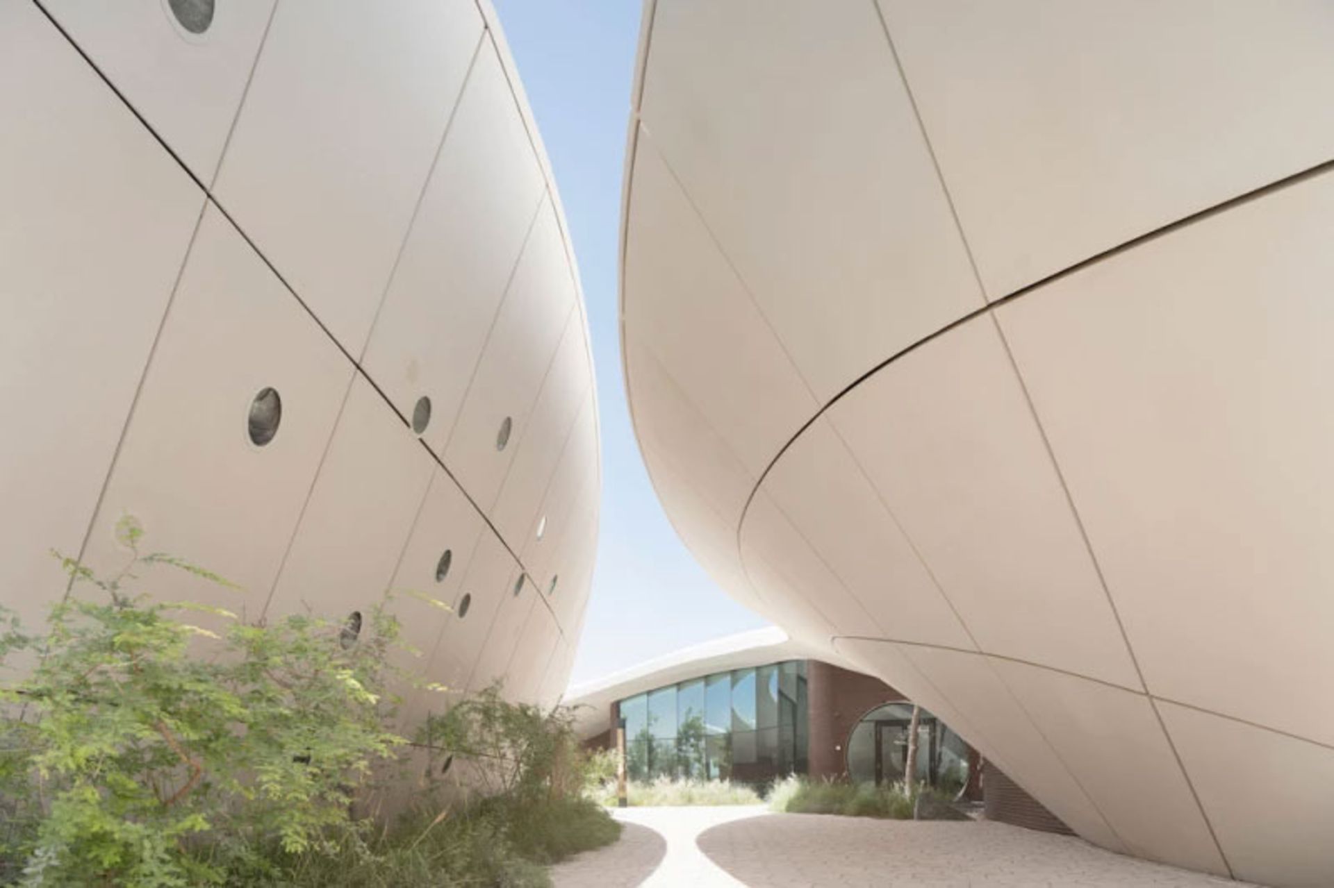 معماری بتنی در مرکز غاف وودز دبی