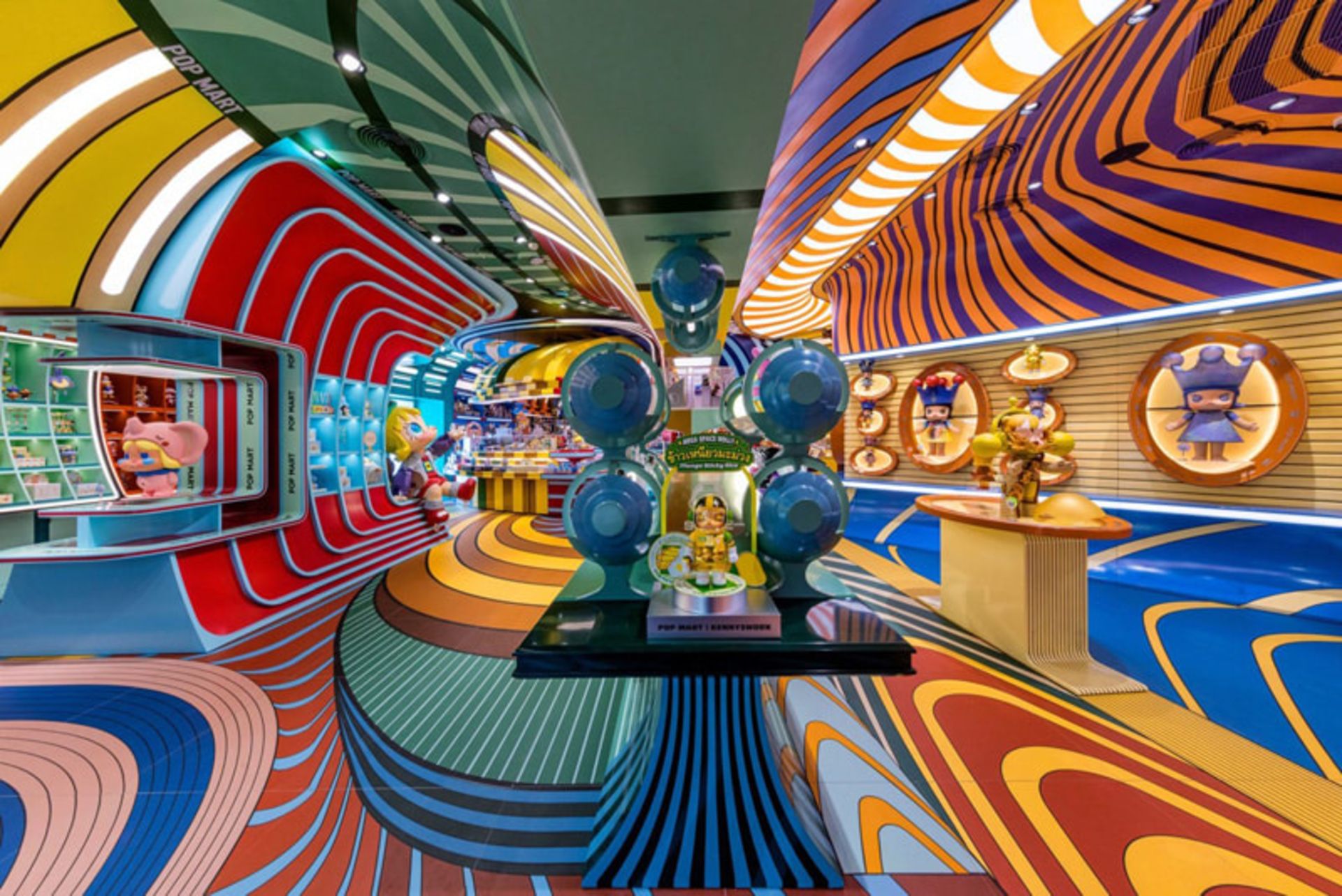 دیوارهای مواج و رنگین در فروشگاه پاپ مارت