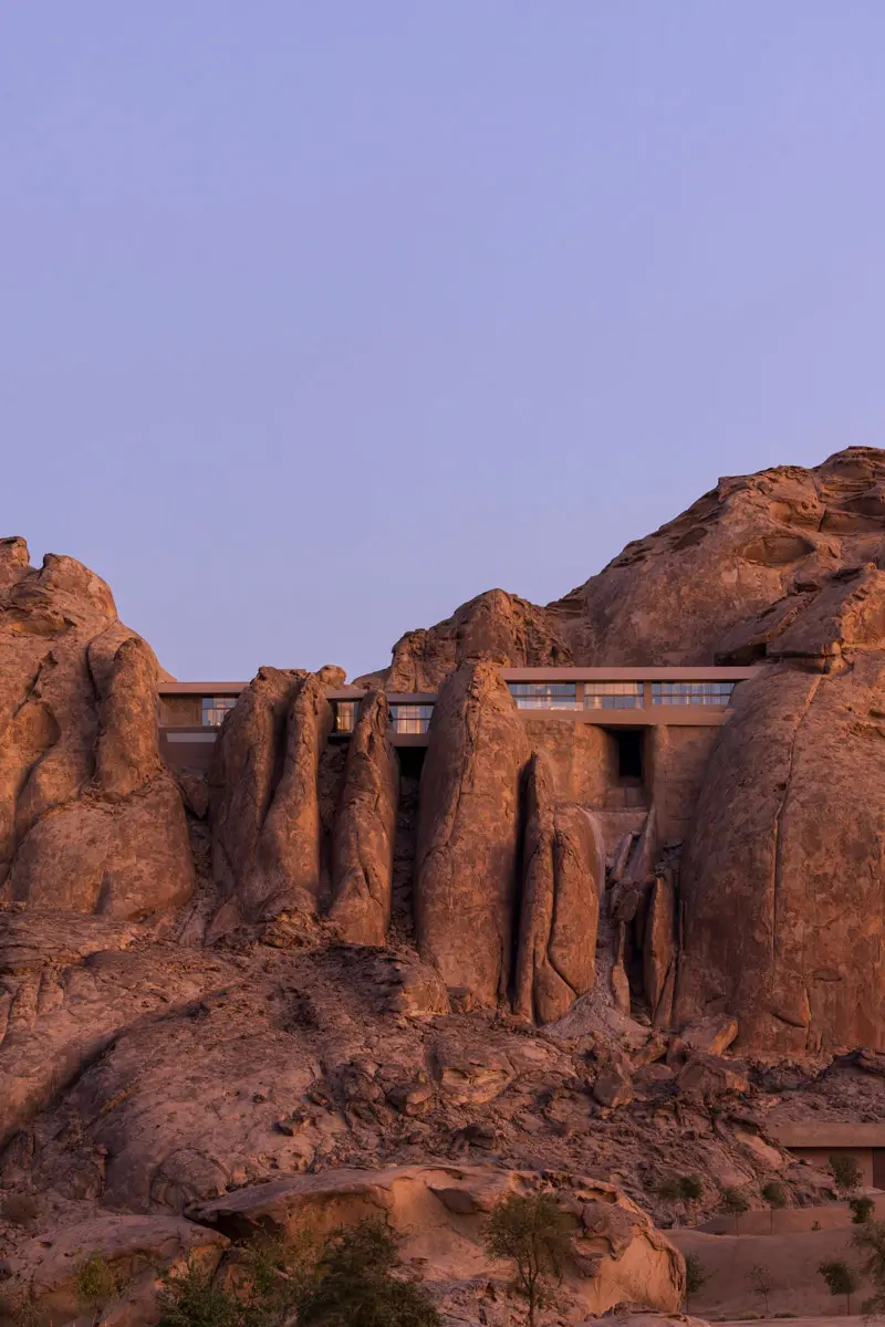 دورنمای اقامتگاه صخره صحرا در عربستان