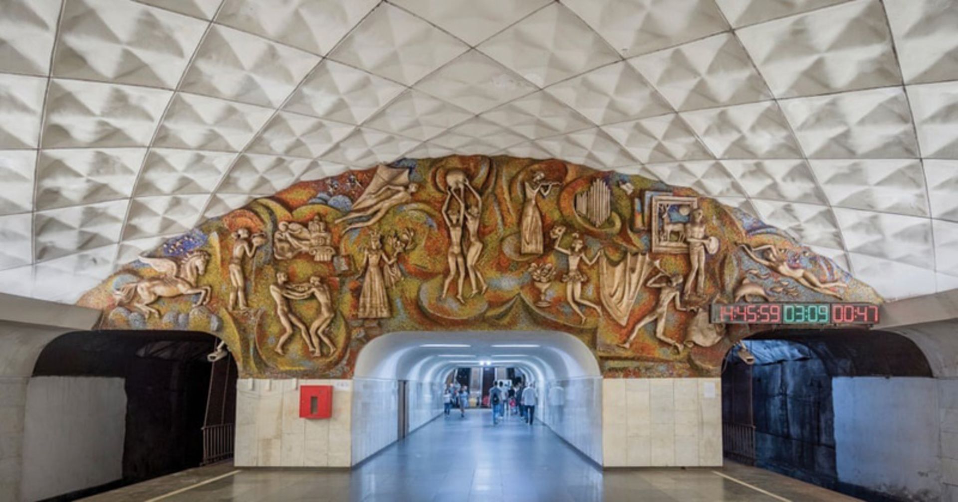 نقاشی دیواری ایستگاه متروی دانشگاه فنی در تفلیس