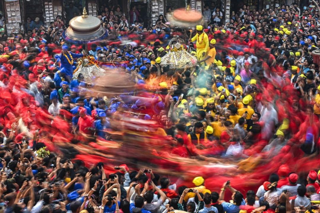 فداییان هندو در جشنواره پاچاره (Pachare Chariot Festival) در کاتماندو، نپال