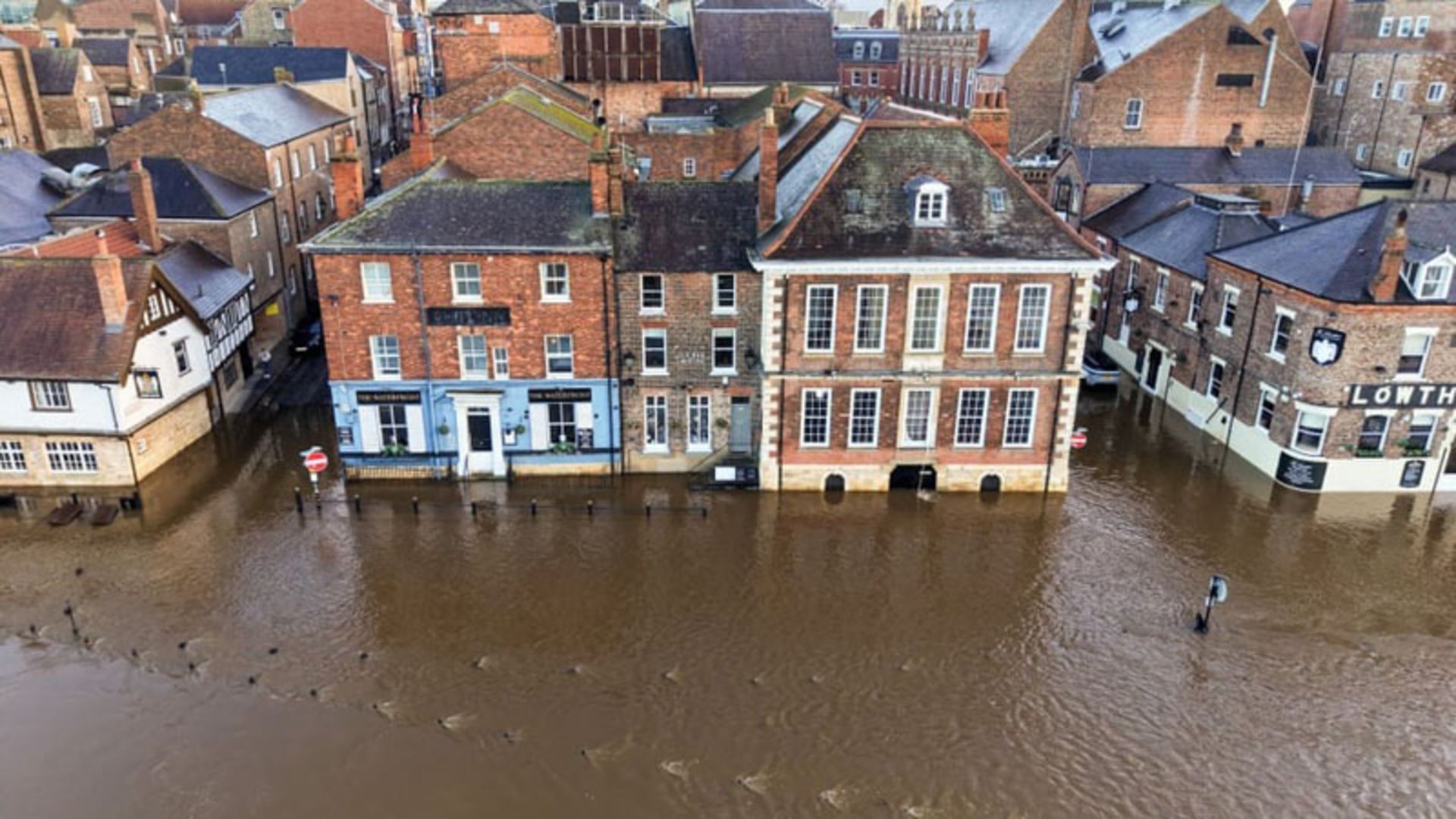 تصویر هوایی از خسارات و پیشروی سیل در بریتانیا