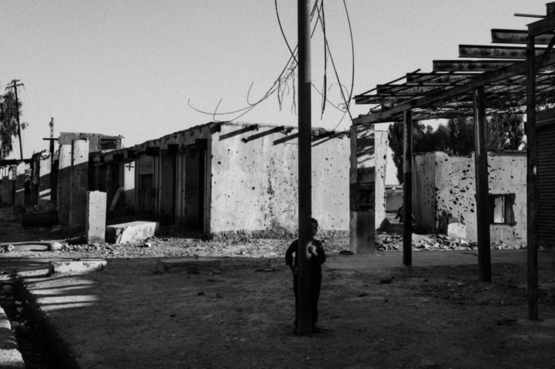 کودکی در بازار جنگ زده افغانستان