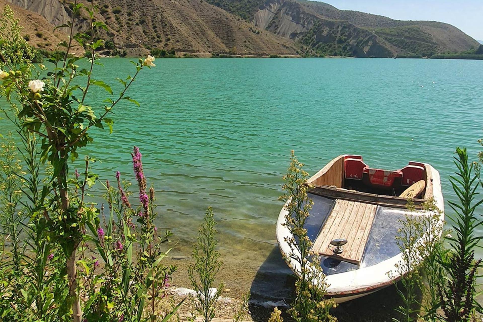 قایق سواری در دریاچه ولشت