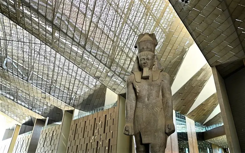 مجسمه فرعون در موزه بزرگ مصر