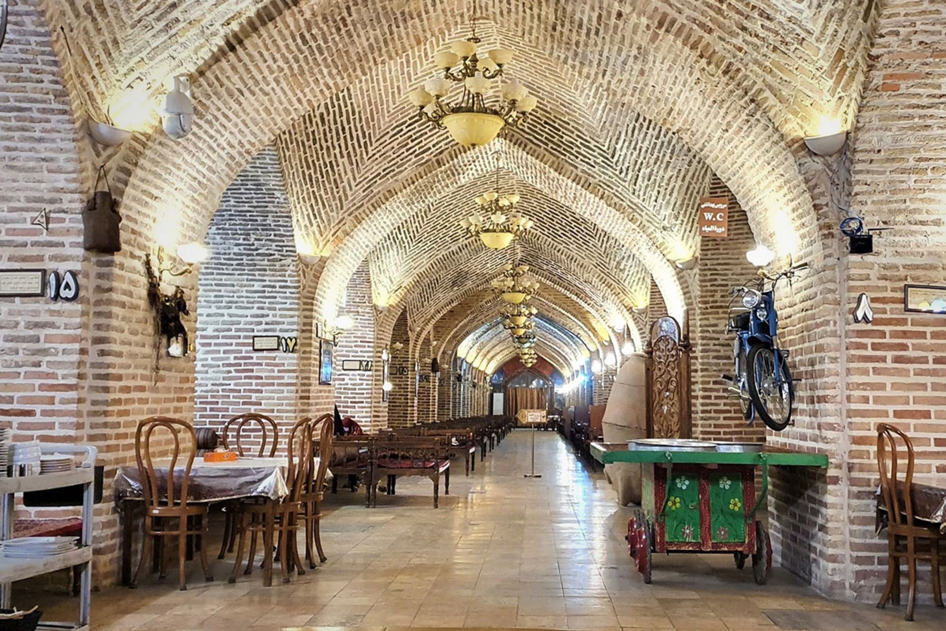 معماری داخلی رستوران بابا قدرت