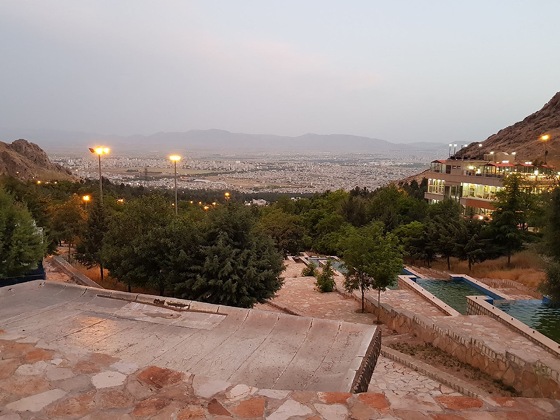 پارک کوهستان و چشم انداز شهر کرمانشاه
