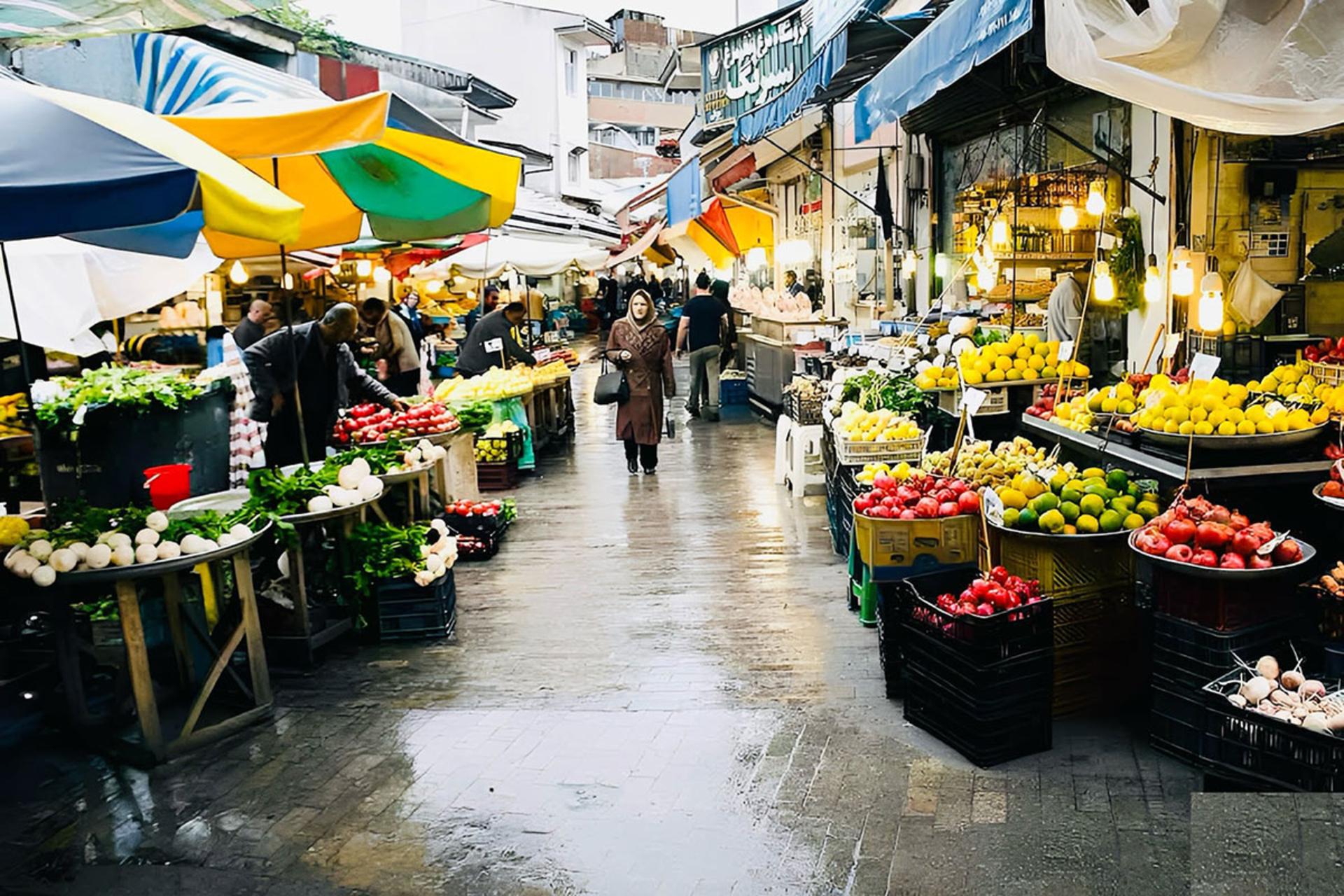 دستفروش های محلی در بازار بزرگ رشت‌
