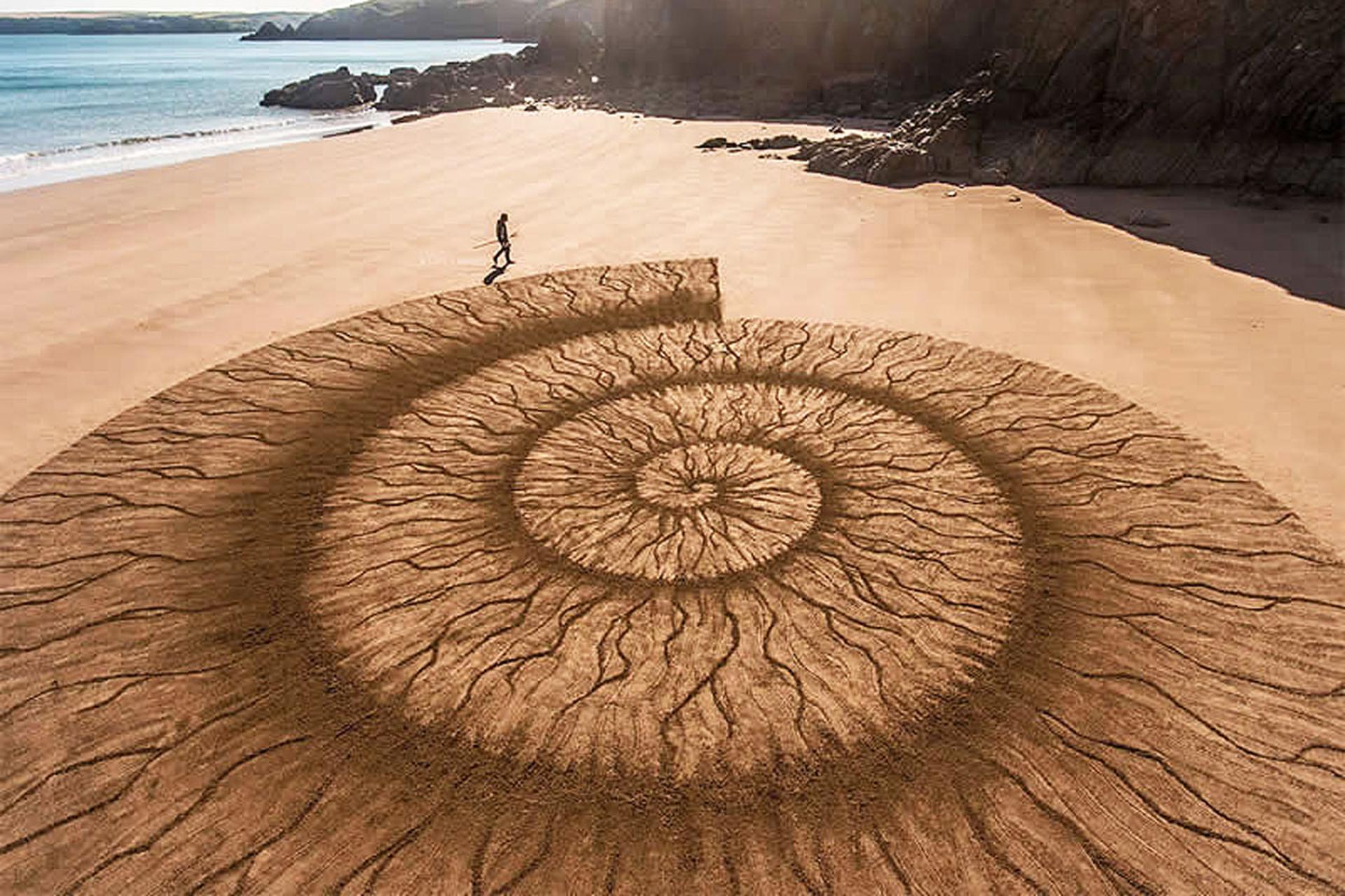 طرح مارپیچ ماسه ای در ساحل