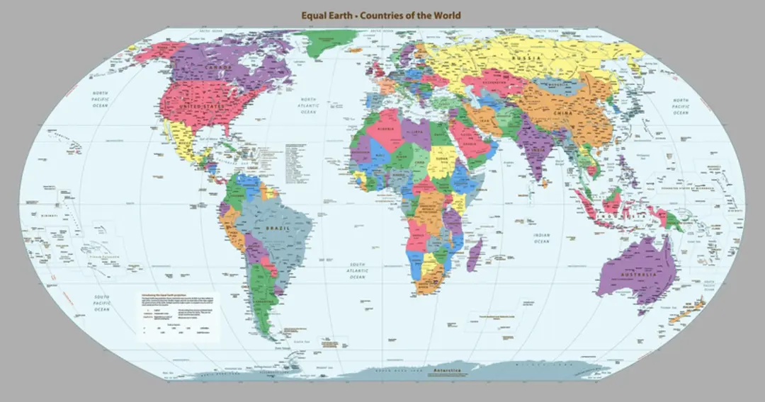 نقشه جهان با نمایش کشورهای مختلف در مدل برابر زمین (Equal Earth)