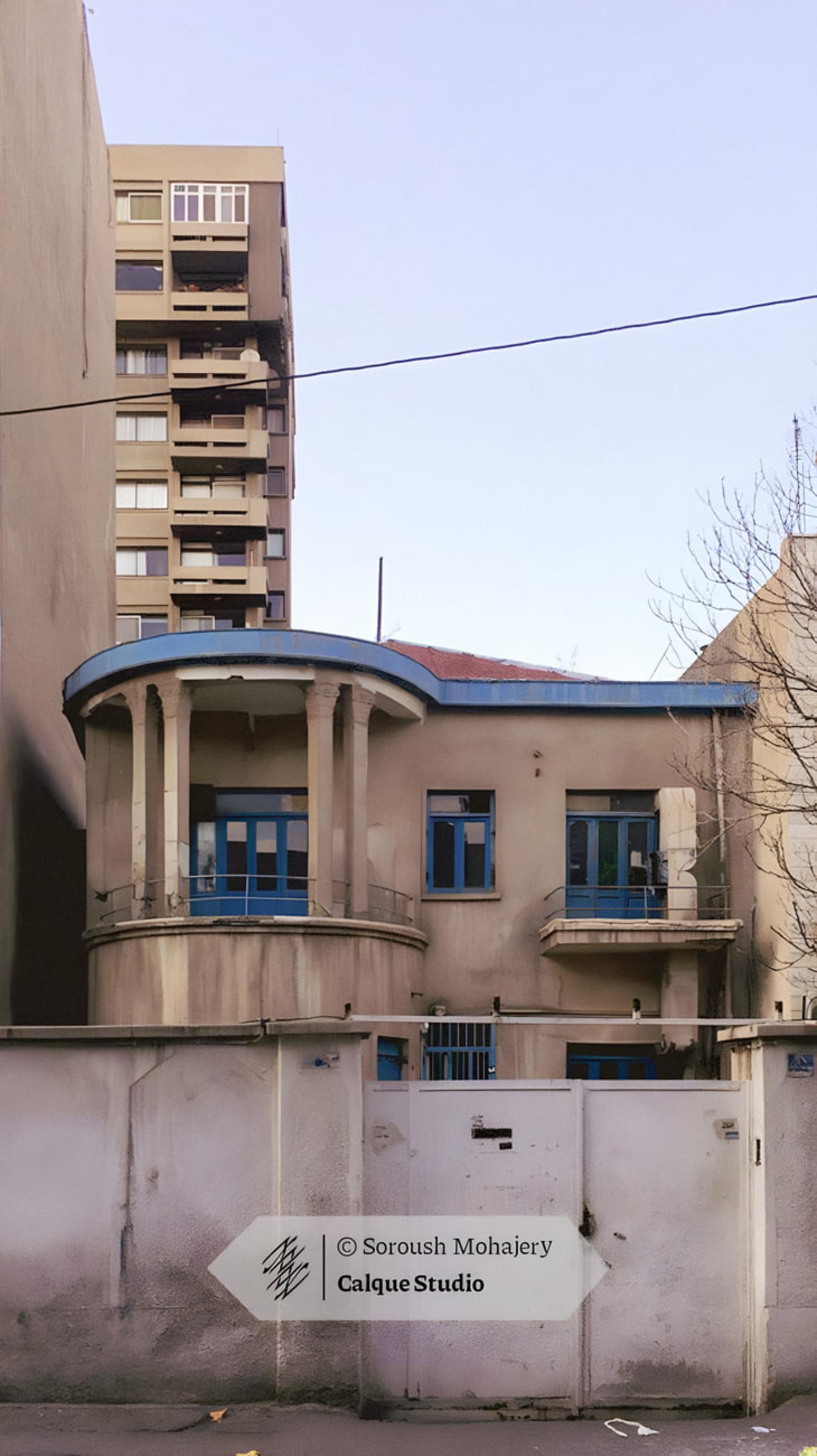 خانه قدیمی با معماری کلاسیک در کوچه اردلان تهران
