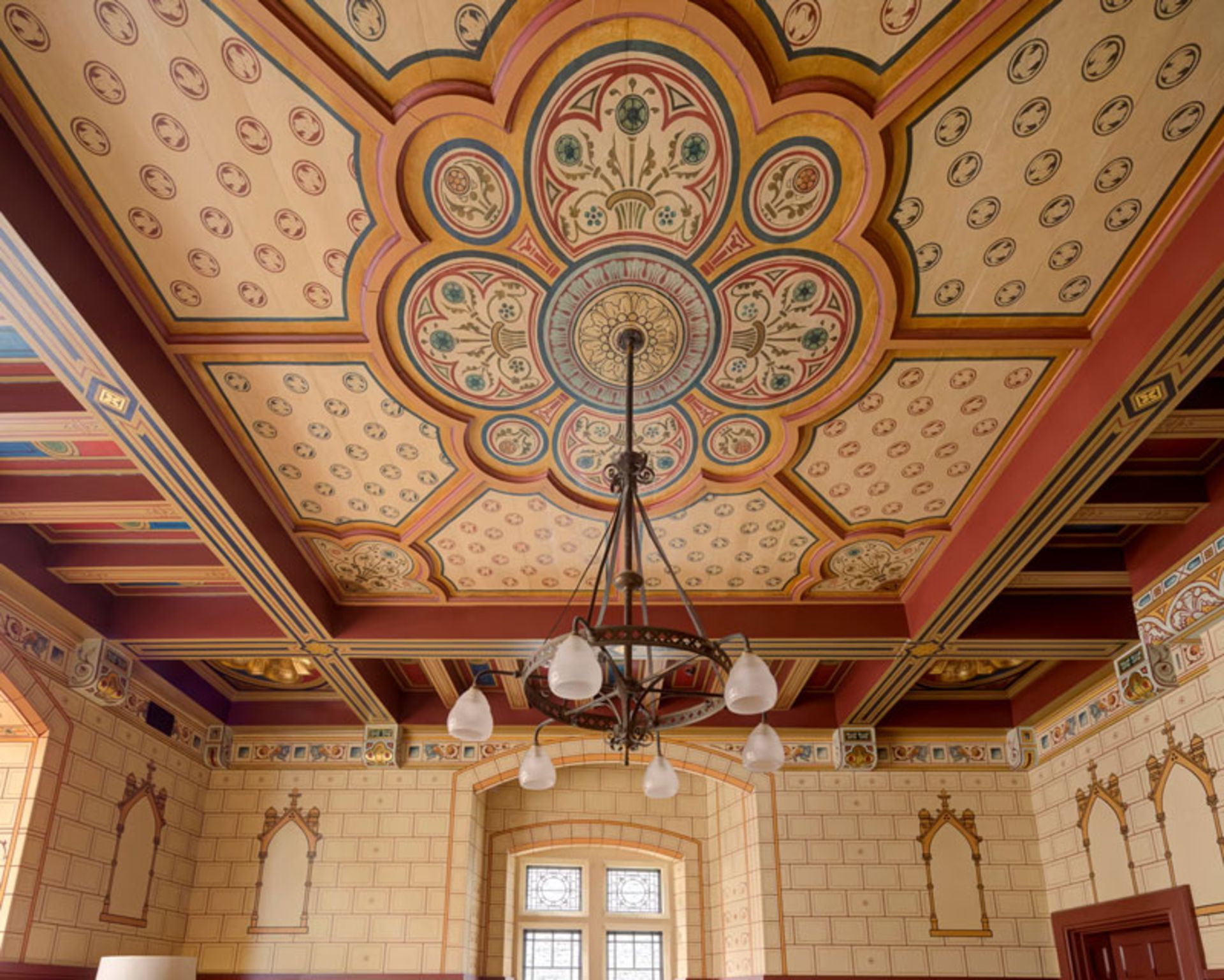 از اقامت در قلعه‌های قرون وسطایی تا هتل‌هایی با حال و هوای دهه ۷۰ میلادی آپارتمان شهردار دوور