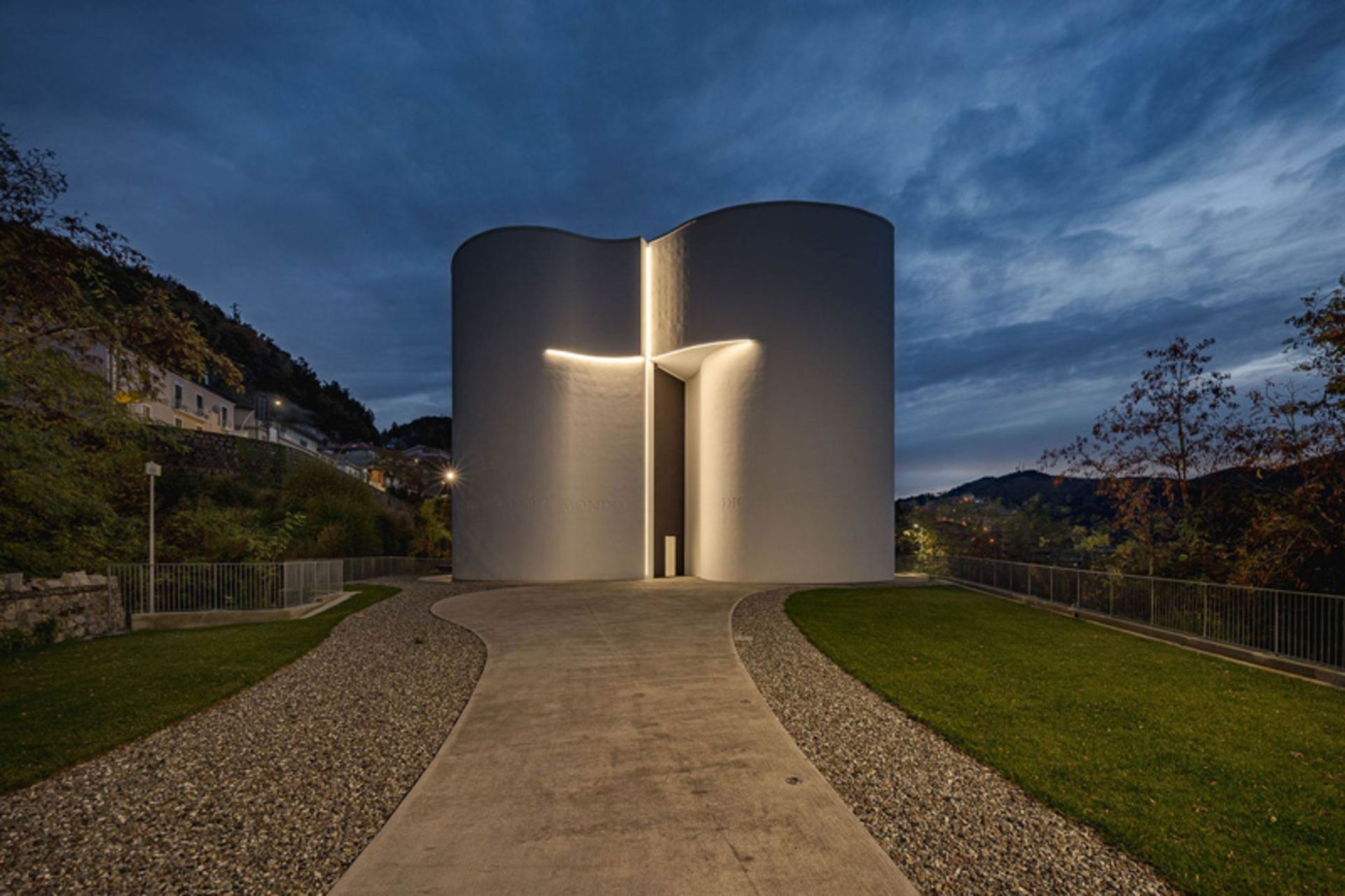 مسیر دسترسی به کلیسای سانتا ماریا گورتی