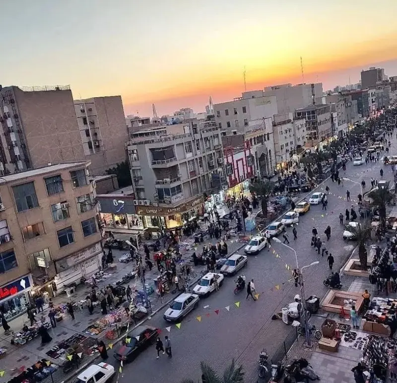 خیابان نادری اهواز مملو از جمعیت هنگام غروب 