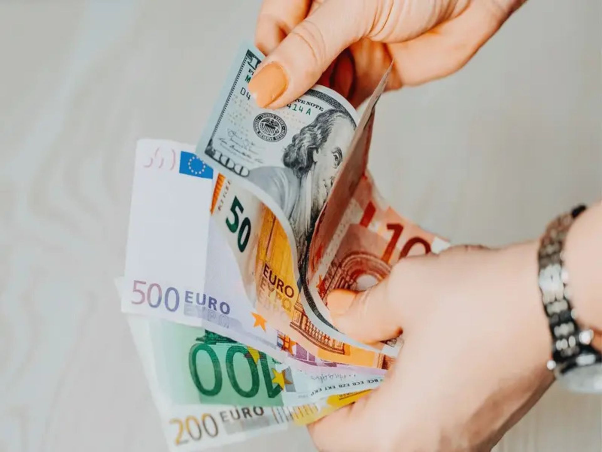 شمردن ارزهای خارجی