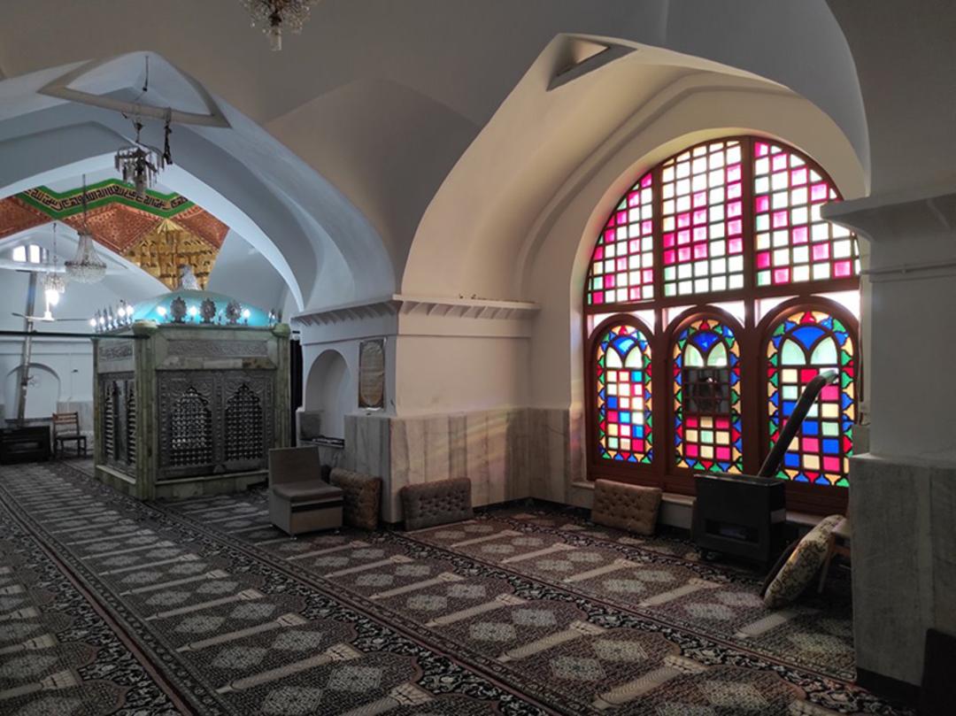 فضای داخلی امامزاده پیر عمر سنندج