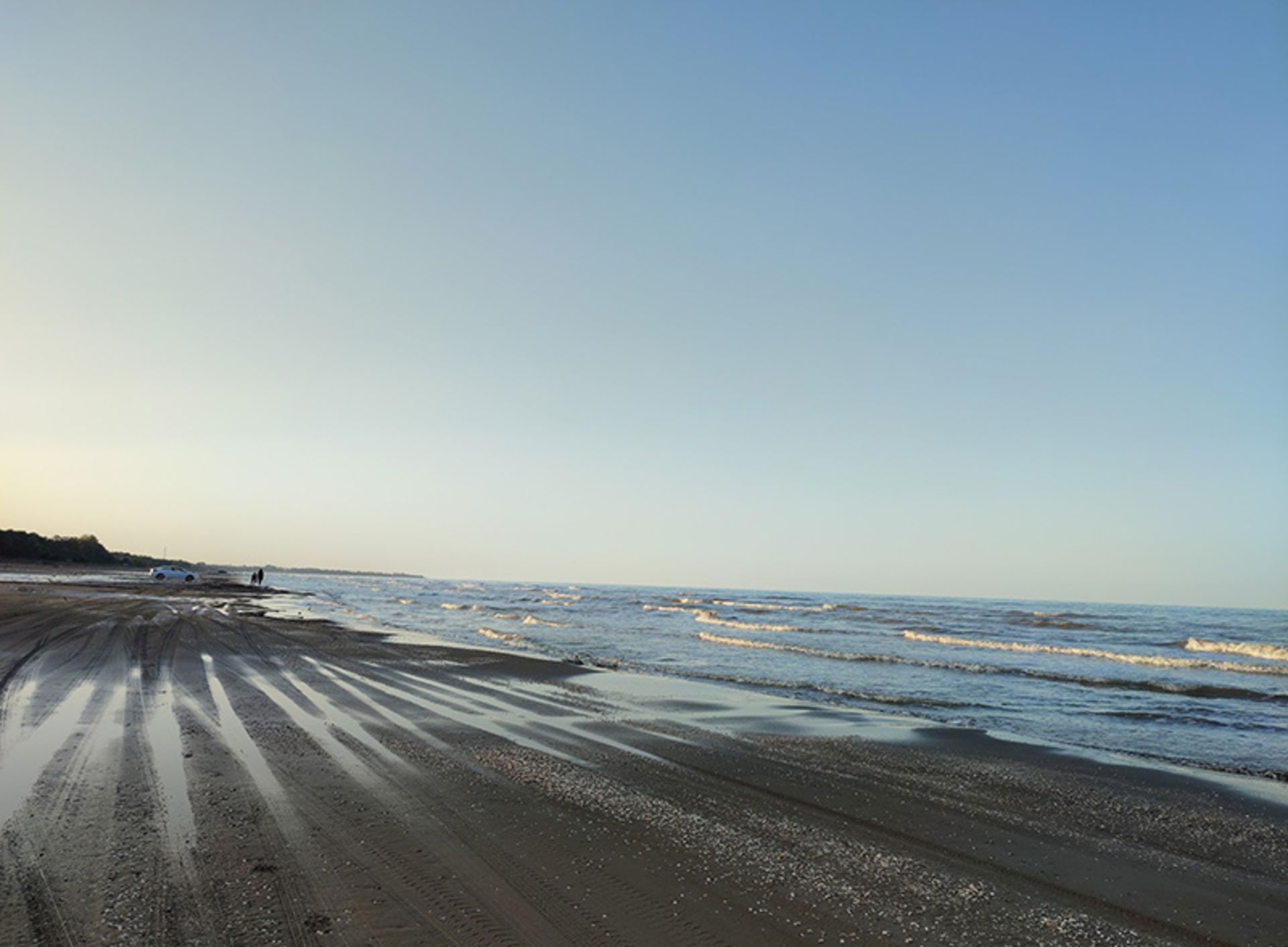 ساحل شنی اوشیان در حاشیه دریای خزر