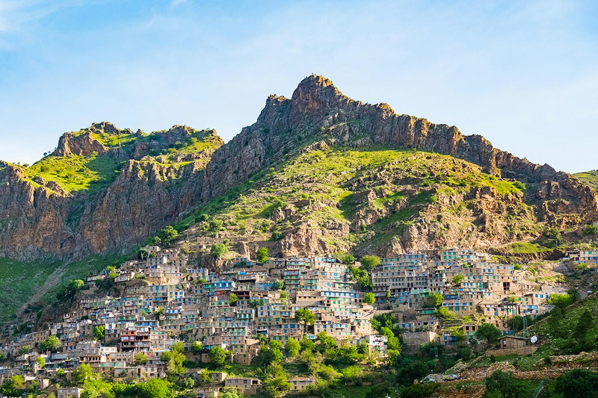 روستای پلکانی اورامان تخت در تابستان