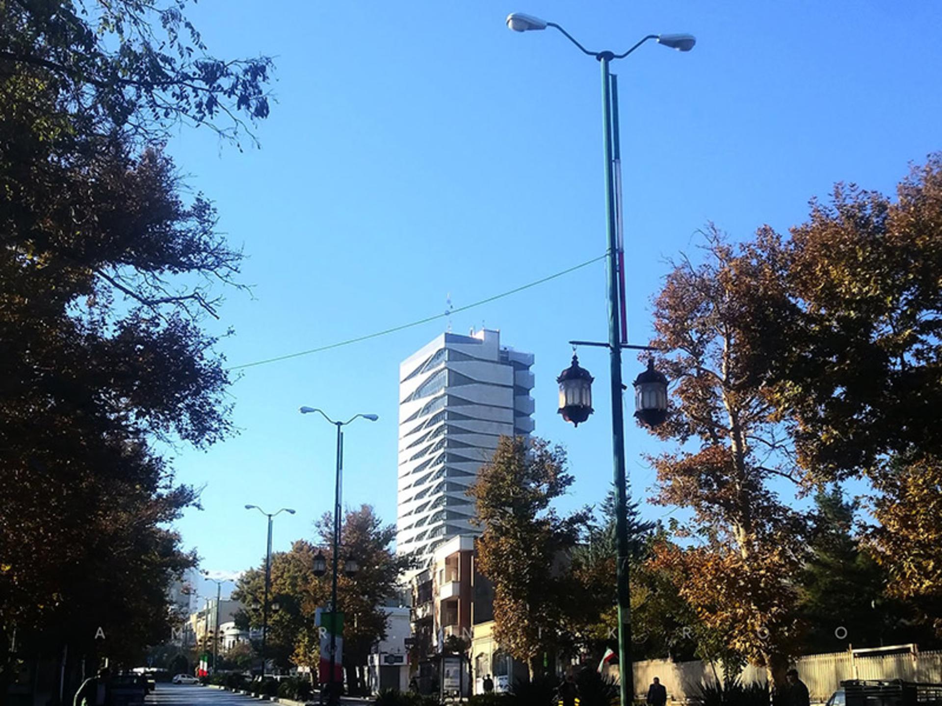 خیابان منتهی به برج زاگرس همدان