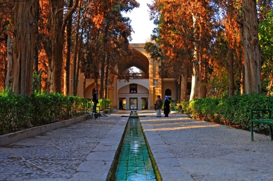 طبیعت پاییزی باغ فین کاشان