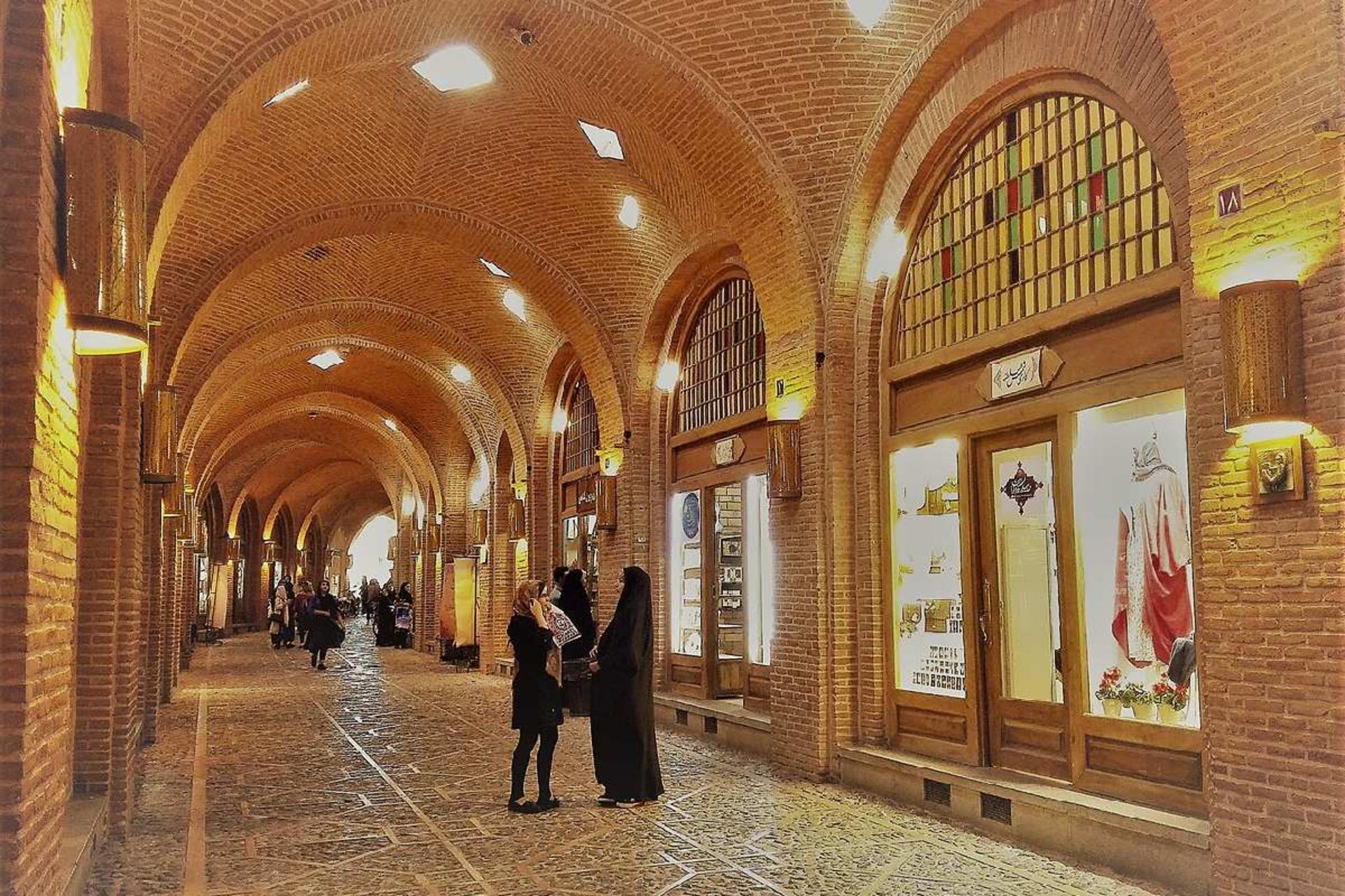 مغازه های سرای سعد‌السلطنه قزوین